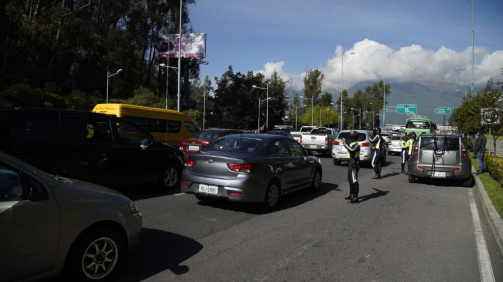 Municipio de Quito declara desierto concurso para revisión vehicular