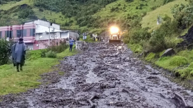 Deslizamiento de lodo en el barrio Manuelita Sáenz, en el sur de Quito, el 6 de junio de 2022.