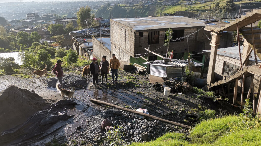 Más de 20 viviendas están en riesgo en el barrio Manuelita Sáenz de Quito