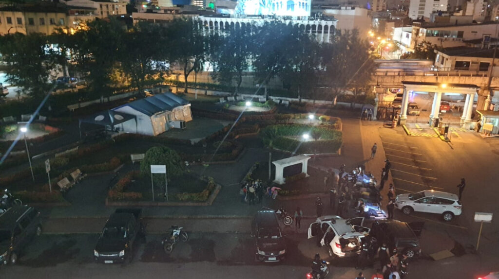 18 detenidos en operativo afuera del Hospital Luis Vernaza de Guayaquil