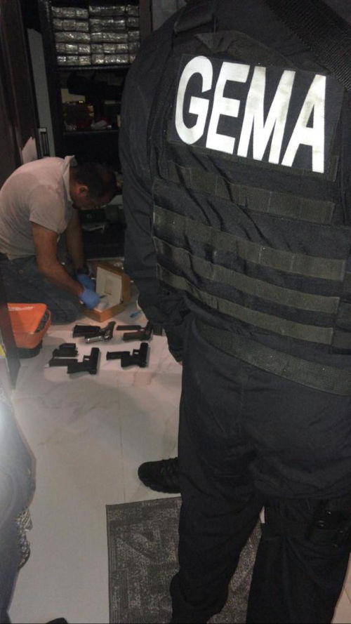 En el allanamiento a la vivienda de Leandro Noreno, la Policía encontró armas y municiones.