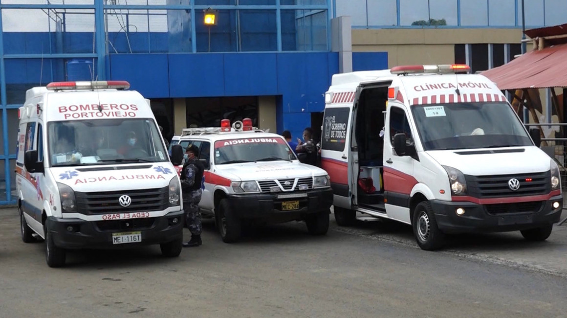 Tres ambulancias brindan atención en la cárcel El Rodeo, en Manabí.