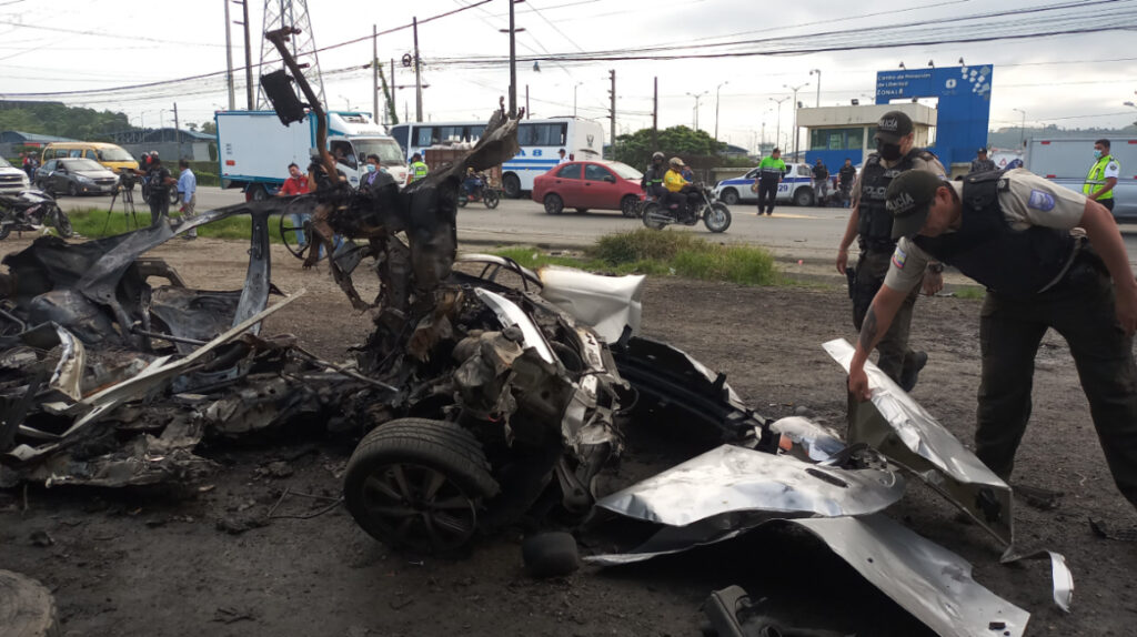 Un detenido por detonar coche bomba frente a cárcel regional Guayas
