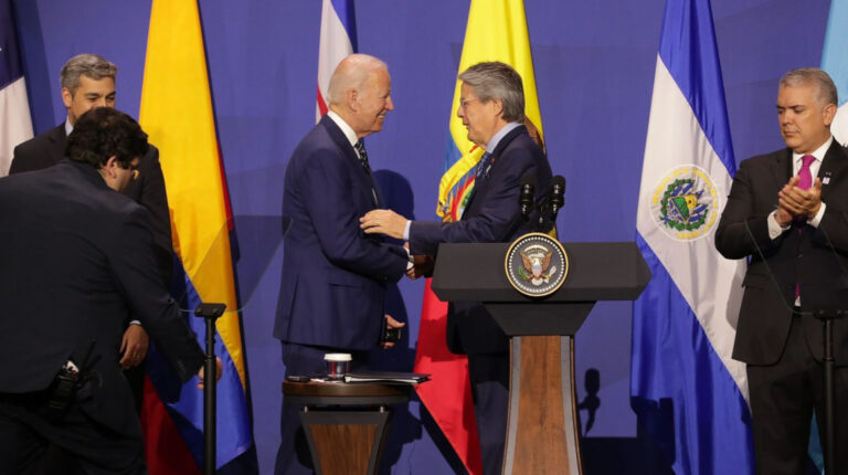 Joe Biden y Guillermo Lasso durante la firma de la Declaración sobre Migración y Protección, el 10 de junio de 2022.