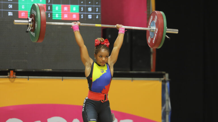 Jessica Palacios, durante el Mundial Juvenil de Pesas, en México, el 14 de junio de 2022.