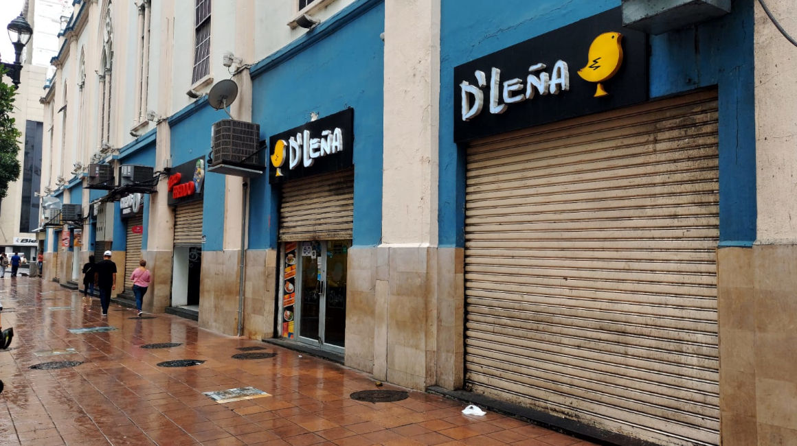 Locales en el centro de Guayaquil cerraron sus puertas por amenazas de saqueos, la tarde del 14 de junio