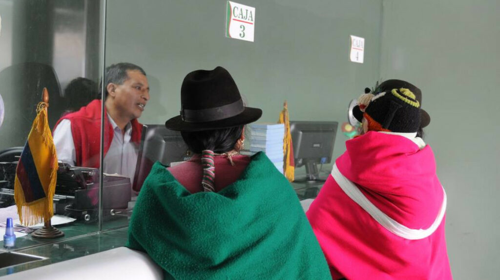 Los ecuatorianos están pagando sus créditos, la morosidad se reduce