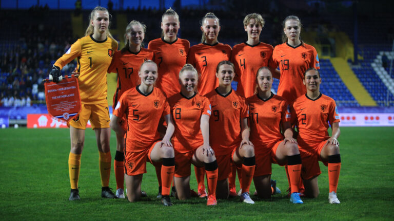 La selección femenina de fútbol de los Países Bajos, el 12 de mayo de 2022.