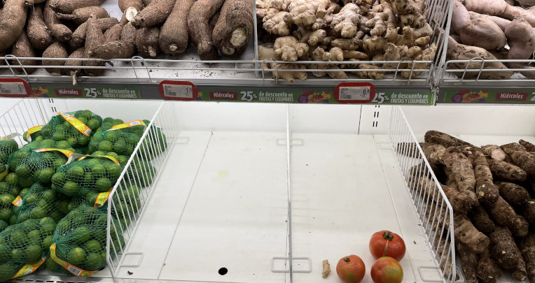 Perchas de supermercados vacías por falta de productos que no llegan por el paro nacional. Guayaquil, 20 de junio de 2022.
