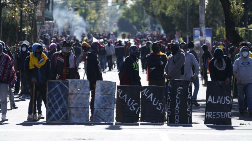 Enfrentamientos en los alrededores de la PUCE, en Quito, durante el paro nacional. 21 de junio de 2022