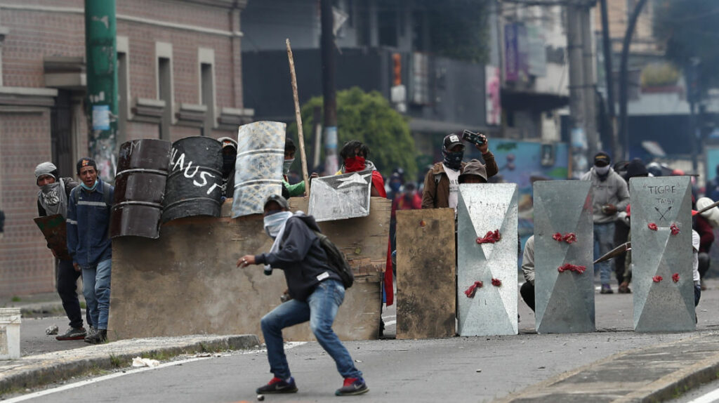 Leonidas Iza pide a los manifestantes en Quito replegarse y esperar instrucciones