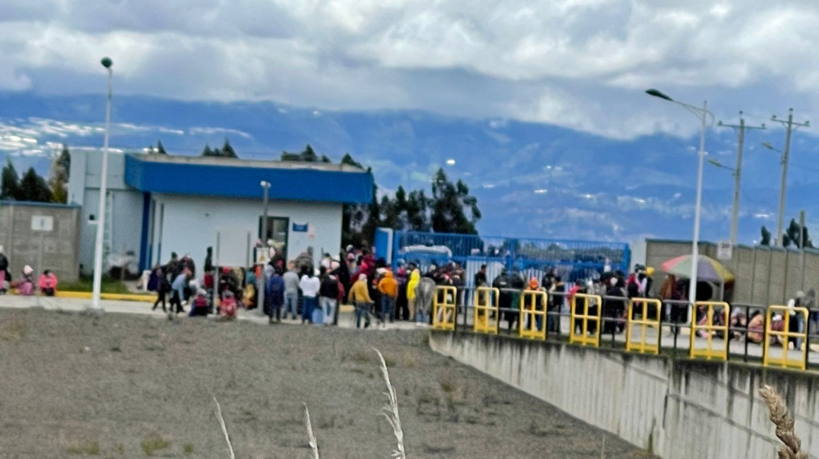 Unos 150 manifestantes permanecen en la subestación eléctrica Tisaleo, ubicada en Tungurahua, que sigue desconectada, 23 de junio de 2022.