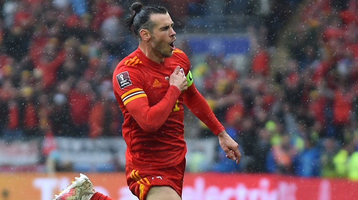 Gareth Bale festeja un gol con al selección de Gales, ante Ucrania, el 5 de junio de 2022. 