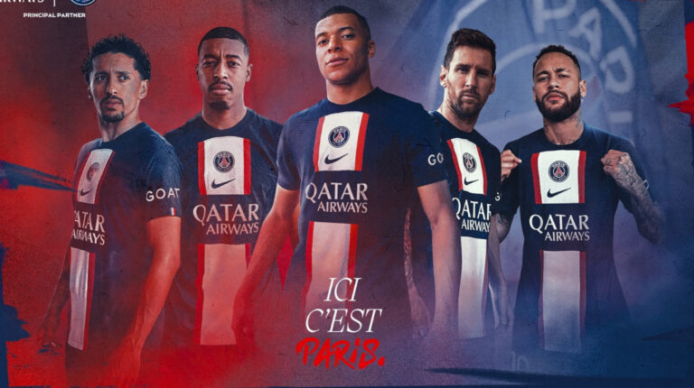 Los jugadores del Paris Saint-Germain luciendo la camiseta para la nueva temporada.