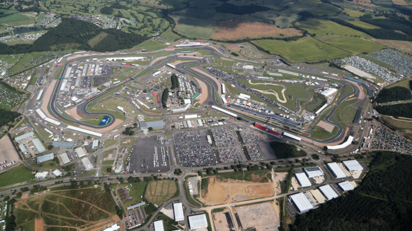 Vista aérea del circuito de Silverstone, sede del Gran Premio de Gran Bretaña de la Fórmula 1.