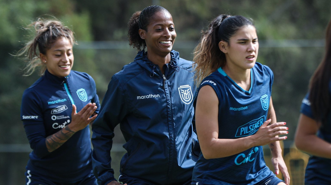 Las jugadoras de la selección ecuatoriana femenina de fútbol durante uno de sus entrenamientos previo a la Copa América, el 28 de junio 2022.