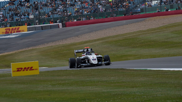 Juan Manuel Correa durante las pruebas de clasificación de la F3 en el GP de Gran Bretaña, el 1 de julio de 2022.