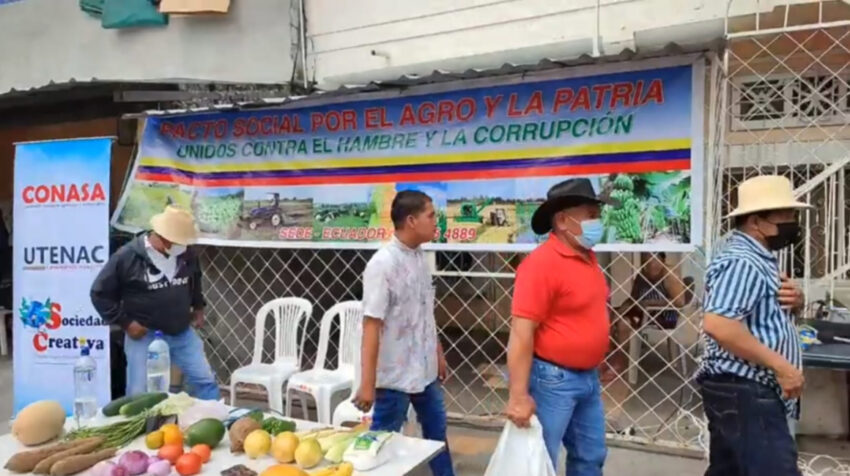 Entrega de 450 kits de alimentos en La Chala, sur de Guayaquil, el 25 de junio de 2022.