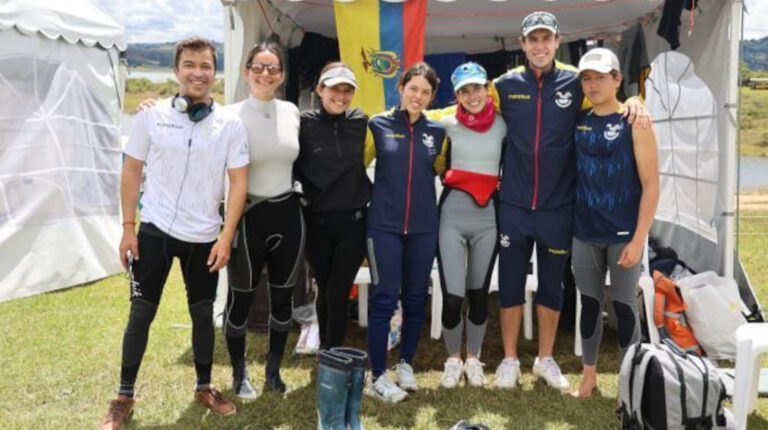 Los deportistas de los equipos ecuatorianos de vela, en los Juegos Bolivarianos de Valledupar, el 2 de julio de 2022.