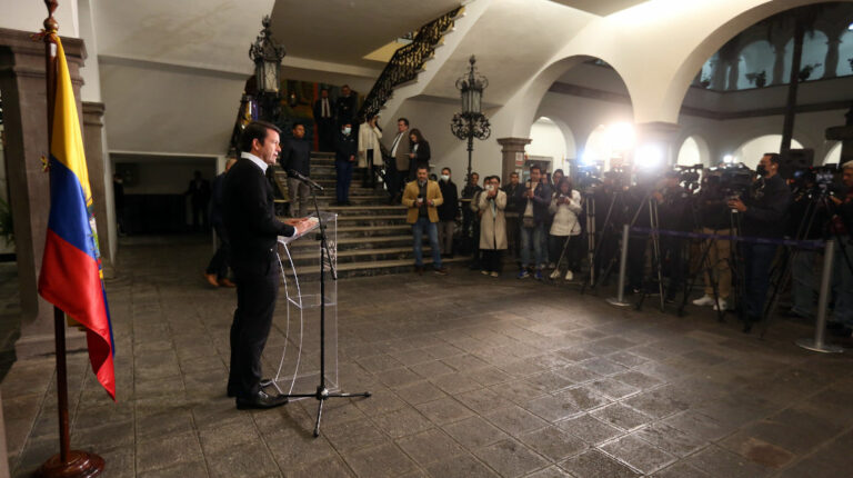 El ministro de Gobierno, Francisco Jiménez, durante una rueda de prensa ofrecida el 29 de junio en el Palacio de Carondelet.