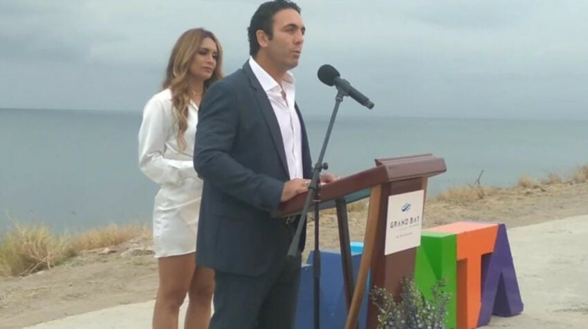 Pablo Campana, presidente ejecutivo de Millenium, en la colocación de la primera piedra del proyecto Gran Bay Manta, el 6 de julio de 2022.
