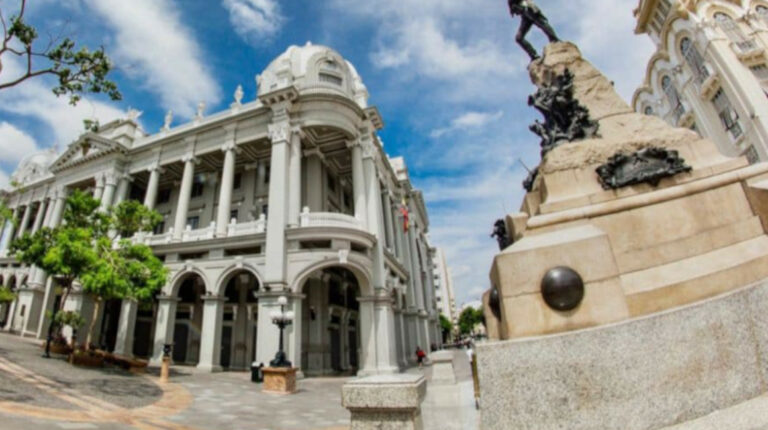 Imagen del Palacio Municipal de Guayaquil, ubicado en el centro de la ciudad.