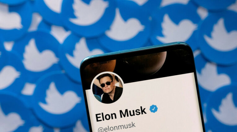 Ilustración de la cuenta de Elon Musk en Twitter, el 8 de julio de 2022. 