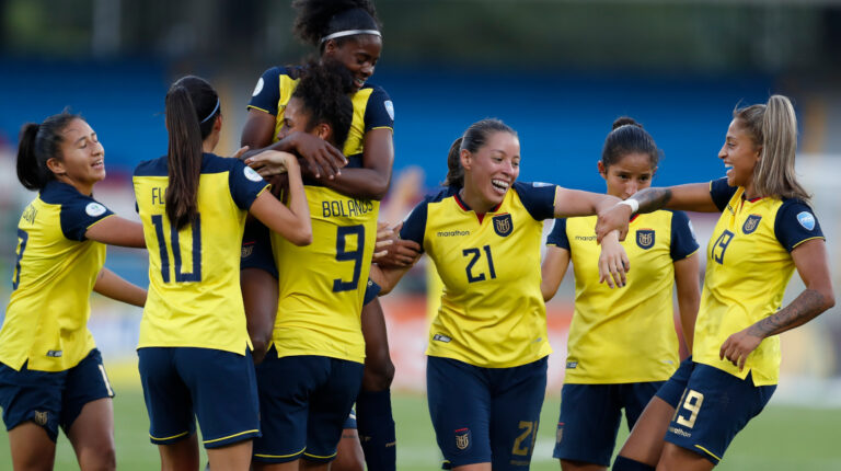 Las jugadoras de Ecuador festejan uno de los goles anotados frente a Bolivia en la Fecha 1 del Grupo A de la Copa América femenina.