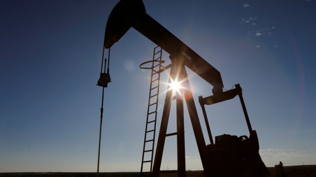 El precio del petróleo cae al nivel más bajo desde enero