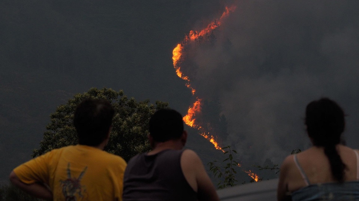 El fuego arde en uno de los montes en la zona de Galicia, el 15 de julio de 2022. 