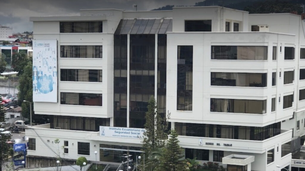 Un hombre se robó 18 computadoras de agencia del IESS en Quito