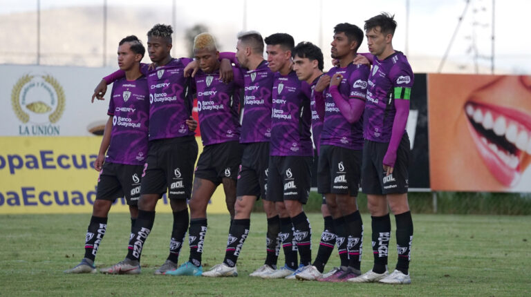 Jugadores de Independiente del Valle, en su partido de Copa Ecuador ante La Unión, el 3 de julio en Pujilí.