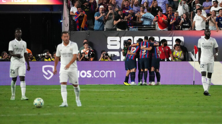 Los jugadores del FC Barcelona celebran el gol convertido ante el Real Madrid, el sábado 23 de julio de 2022.