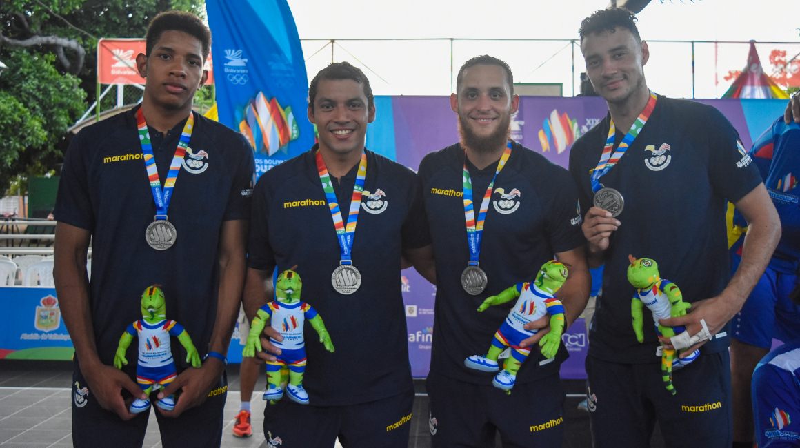 La selección masculina de básquet 3x3 de Ecuador, en los Juegos Bolivarianos de Valledupar, el 4 de julio de 2022.