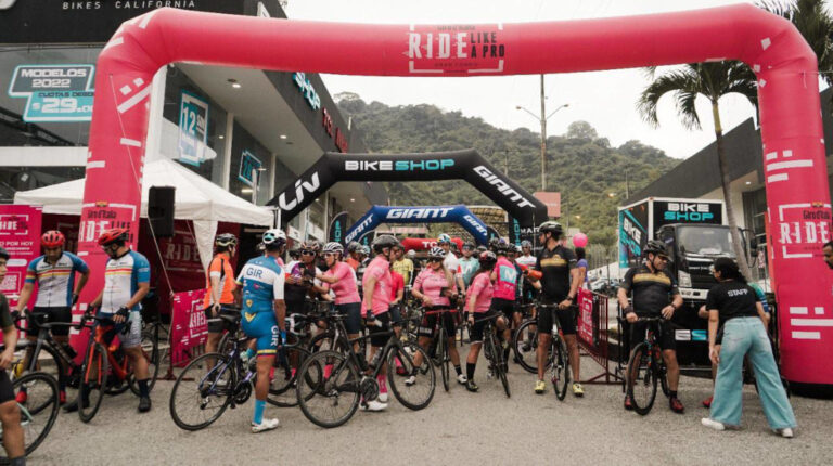 Ciclistas durante un evento de preparación del Giro de Italia Ride Like a Pro, en mayo de 2022.