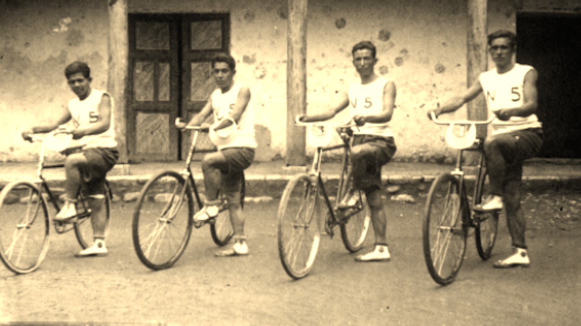 Equipo de ciclismo de Guayas de 1931. En 1903 llegaron las primeras bicicletas a Guayaquil.