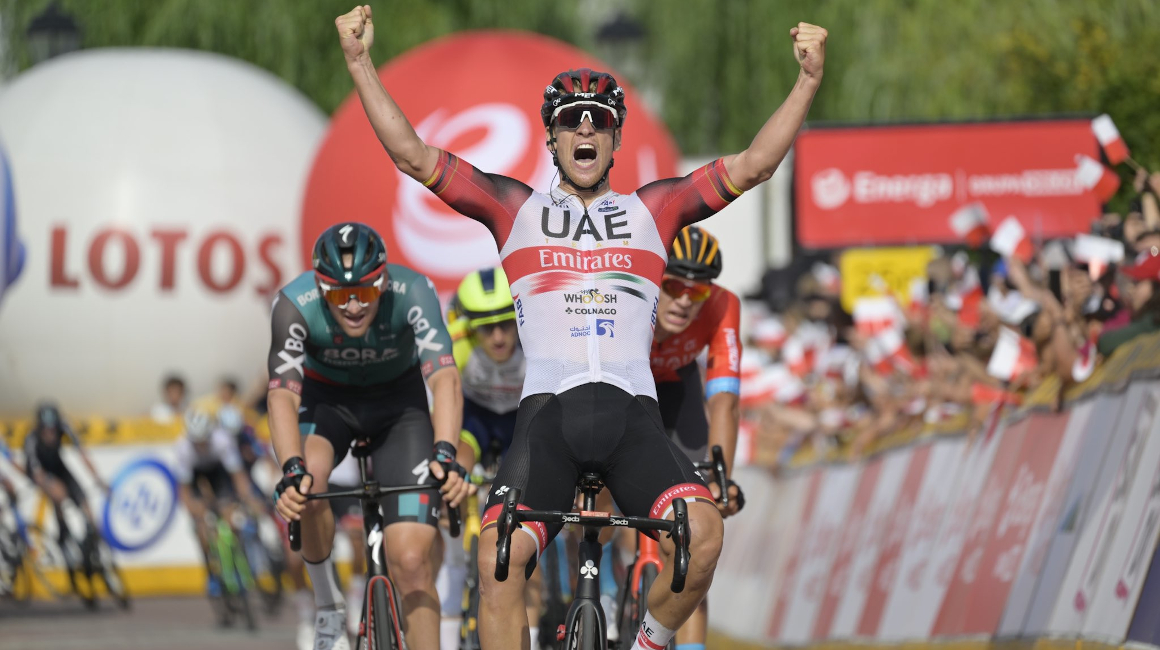 El alemán Pascal Ackermann festeja la victoria en la Etapa 4 del Tour de Polonia, el 2 de agosto de 2022.