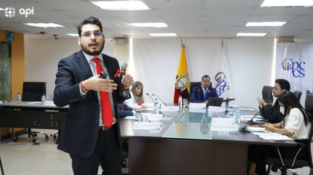 Juez de Yaguachi ordena posesionar a Raúl González como Superintendente de Bancos