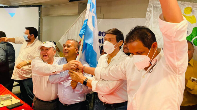 Arturo Moreno, Bolívar Armijos, Nicolás Lapentti y José Francisco Cevallos, en las primarias del PID, este 3 de agosto de 2022.