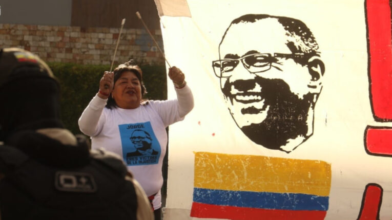 El 9 de agosto de 2022, en los exteriores de la Cárcel 4 de Quito, simpatizantes del exvicepresidente Jorge Glas exigieron su liberación.