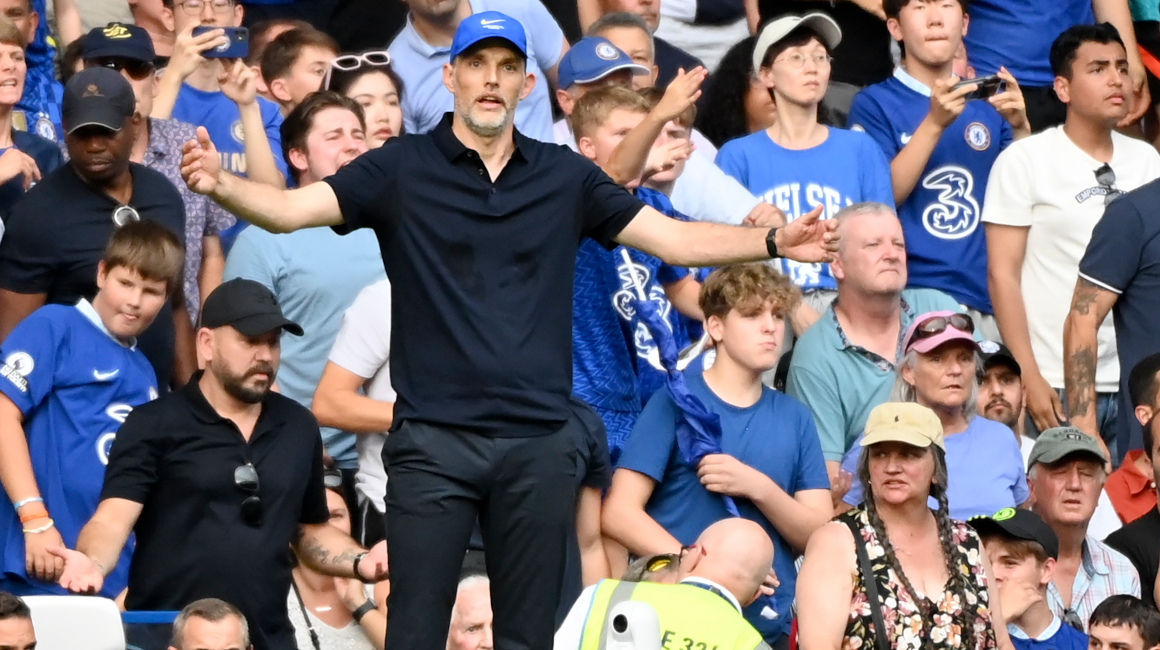 Thomas Tuchel, reacciona durante el partido de fútbol de la Premier League inglesa entre Chelsea FC y Tottenham, el 14 de agosto de 2022.