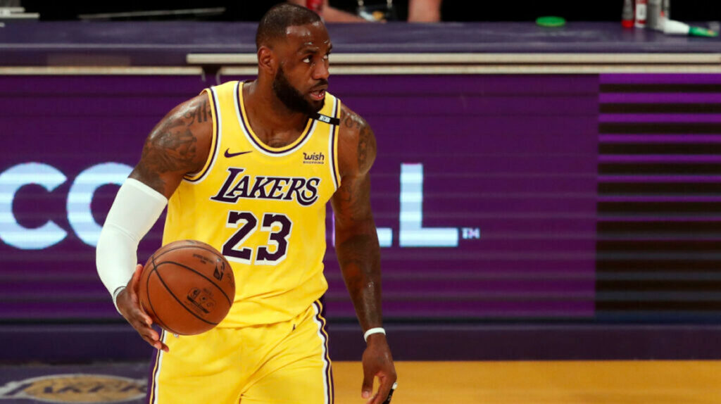 LeBron James renovó por dos años con Los Angeles Lakers