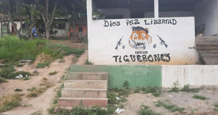 Militares y agentes de la Policía ingresaron en el barrio La Guacharaca, bastión de Los Tiguerones, en Esmeraldas.