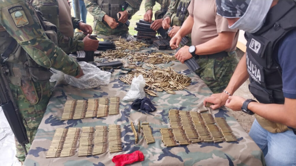 Armas y municiones de las FARC halladas en Esmeraldas, a destrucción