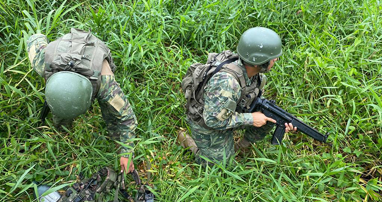 Dos equipos del Batallón de Operaciones en Selva, 47 IWIAS, patrullan la zona de Mataje.