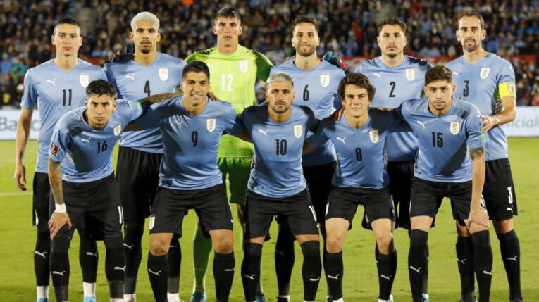 La selección de Uruguay, antes de un partido ante Perú, el 24 de marzo de 2022.