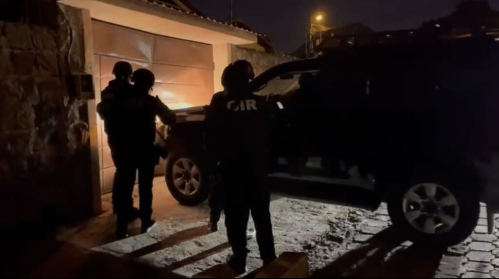Varios detenidos en allanamientos en Quito y Guayaquil por caso Isspol