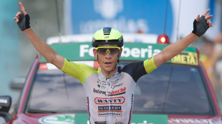 Louis Meintjes, en la meta de la Etapa 9 de la Vuelta a España, el 28 de agosto de 2022.