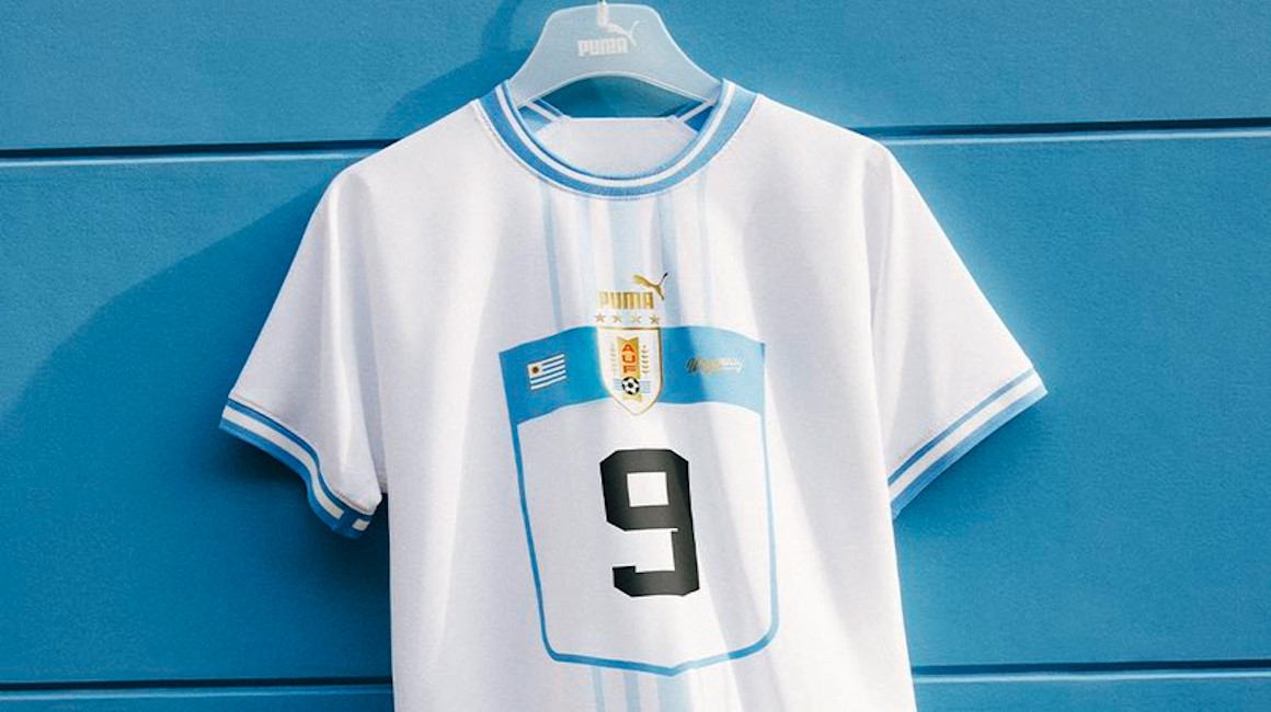 Uruguay presenta la camiseta alterna para el Mundial Catar