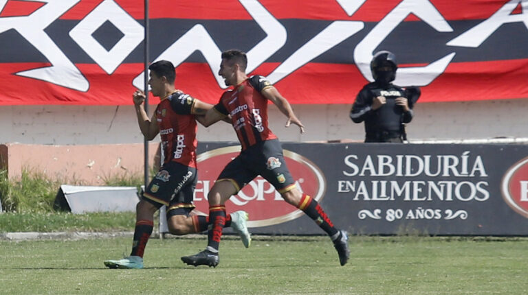Los jugadores de Deportivo Cuenca celebran uno de los goles convertidos en el Serrano Aguilar ante IDV, el 3 de septiembre de 2022.